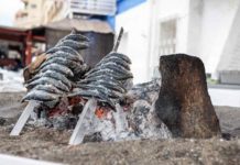 Tradicionales sardinas espetadas de Málaga