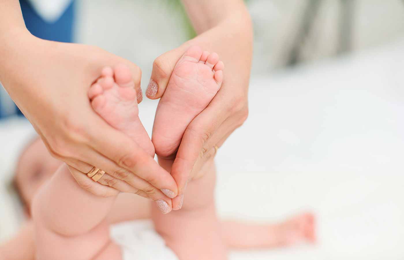 Los pediatras practican el reflejo de sobresalto a los bebés para evitar enfermedades